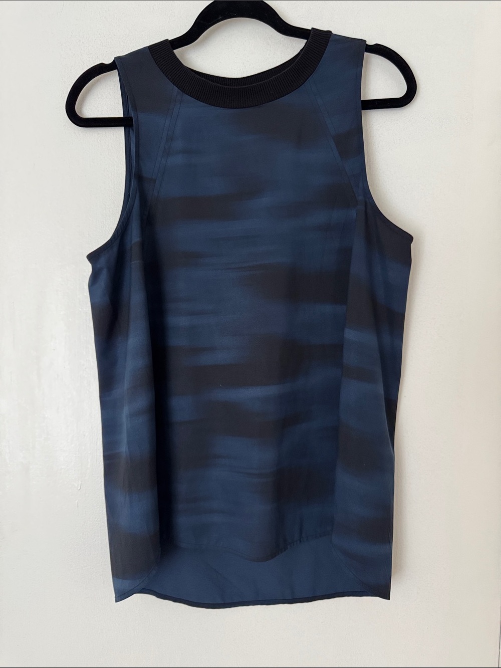 Athleta „Zephyr“ Top